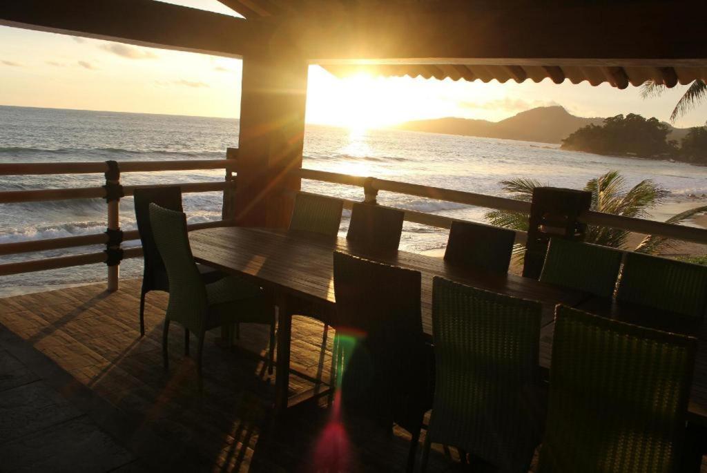 Hotel 77 Sunset Plaza Cisolok Exterior foto